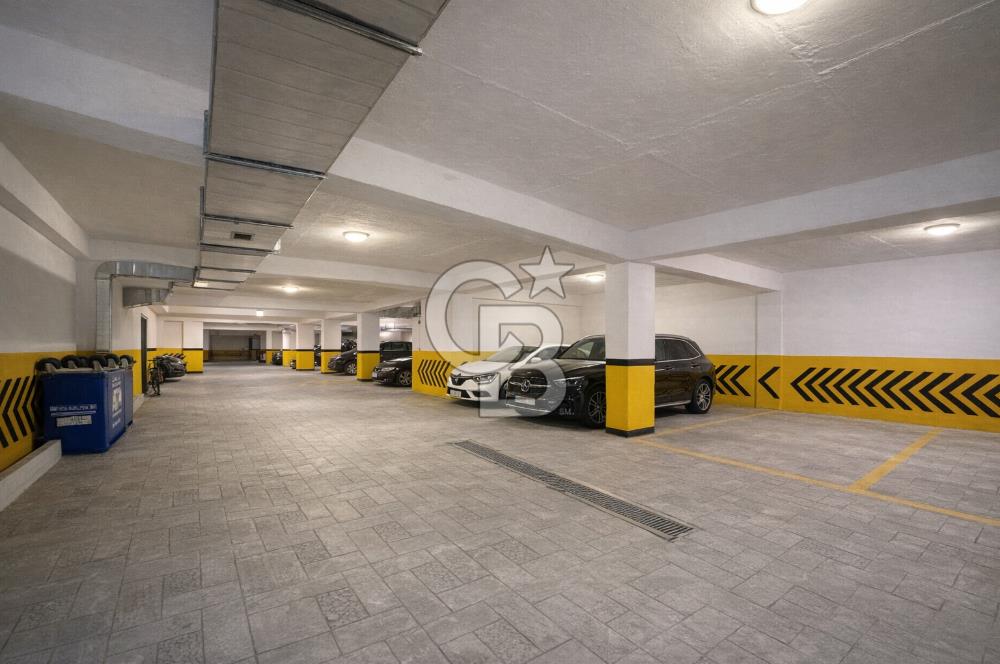 FENERBAHÇE,CEMİL TOPUZLU CADDESİ ÜZERİNDE 135 M2 3+1