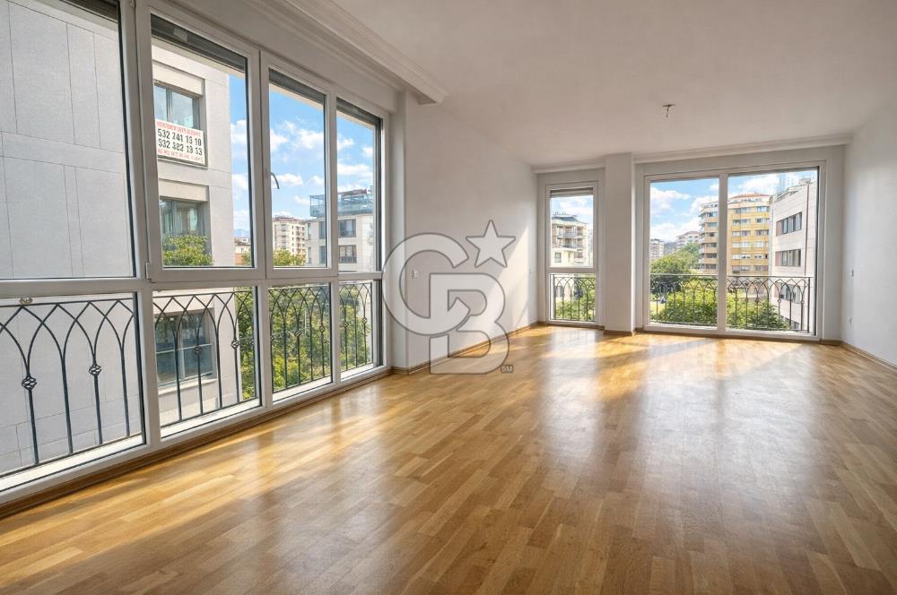 FENERBAHÇE,CEMİL TOPUZLU CADDESİ ÜZERİNDE 135 M2 3+1