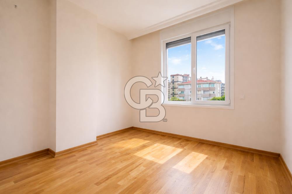 FENERBAHÇE,CEMİL TOPUZLU CADDESİ ÜZERİNDE 135 M2 3+1