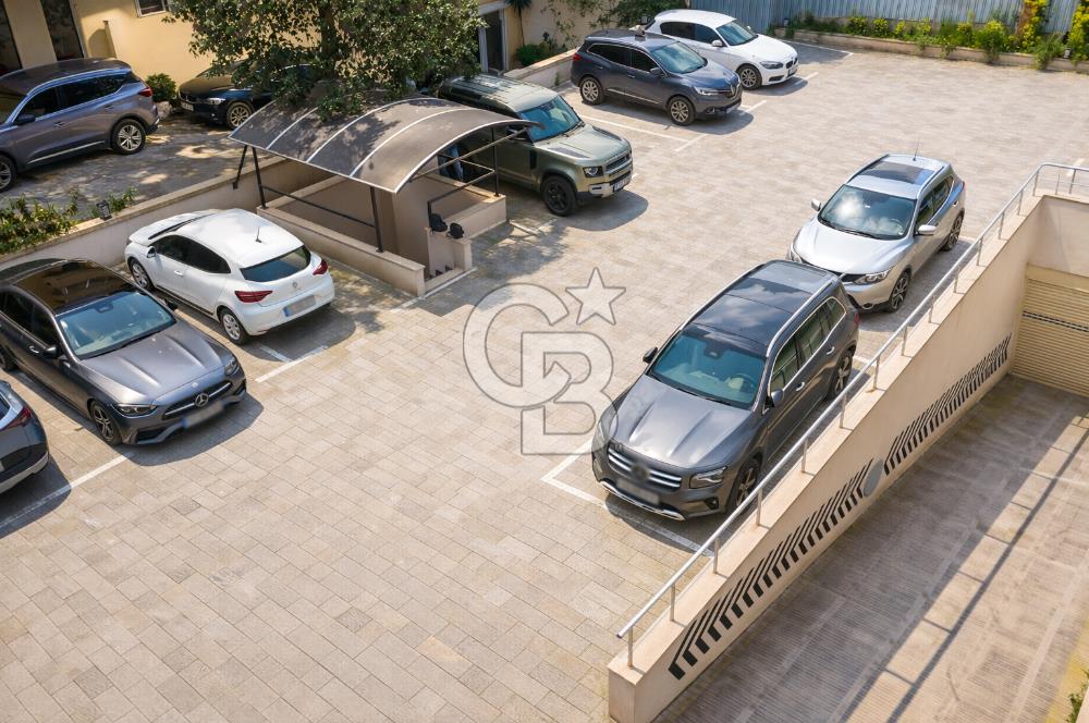 FENERBAHÇE,CEMİL TOPUZLU CADDESİ ÜZERİNDE 135 M2 3+1