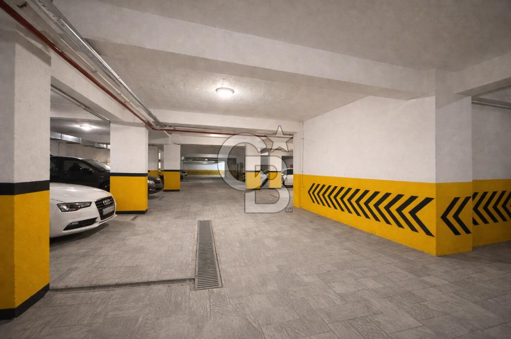 FENERBAHÇE,CEMİL TOPUZLU CADDESİ ÜZERİNDE 135 M2 3+1