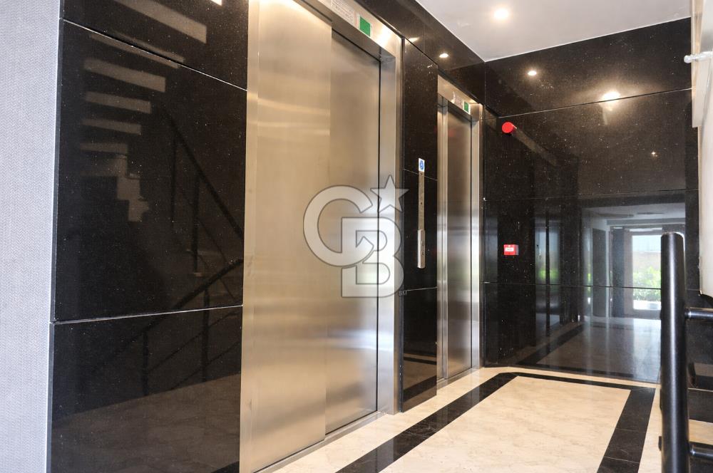 FENERBAHÇE,CEMİL TOPUZLU CADDESİ ÜZERİNDE 135 M2 3+1