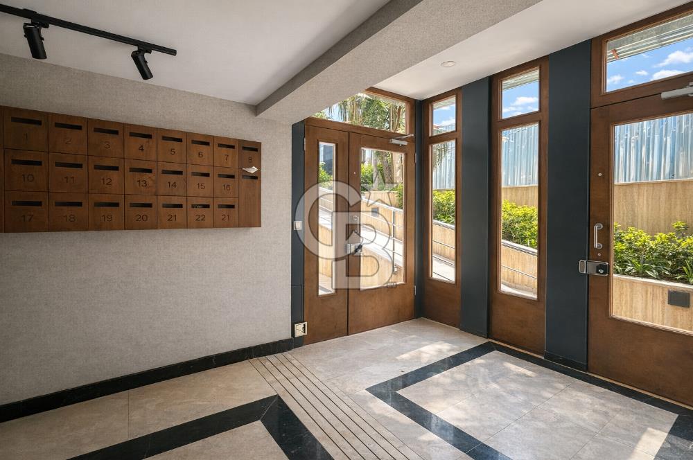 FENERBAHÇE,CEMİL TOPUZLU CADDESİ ÜZERİNDE 135 M2 3+1