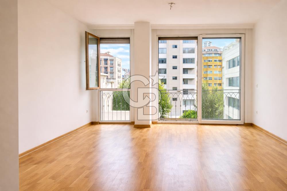 FENERBAHÇE,CEMİL TOPUZLU CADDESİ ÜZERİNDE 135 M2 3+1