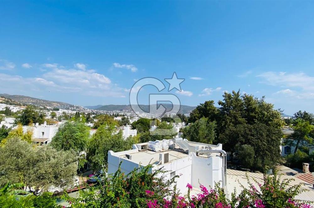 BODRUM,ESKİÇEŞMEDE MARİNA'YA YAKIN BAHÇELİ DUBLEKS VİLLA 150 M2