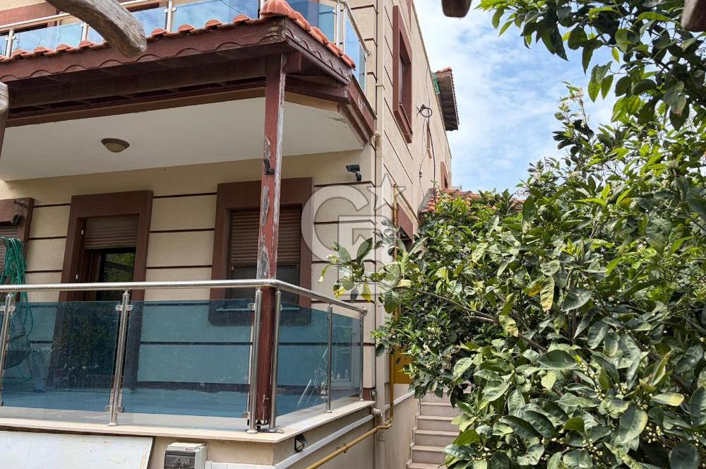 Urla'da Ted Koleji ve Cengiz Aytmatov Yakını Denize Yürüyüş Mesafesinde Saunalı Villa 