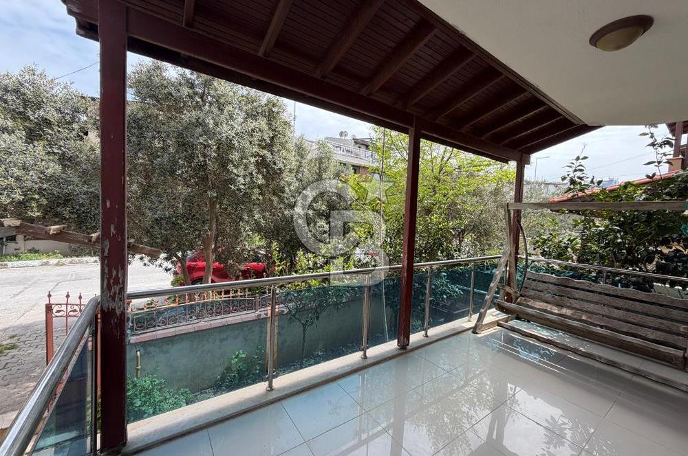 Urla'da Ted Koleji ve Cengiz Aytmatov Yakını Denize Yürüyüş Mesafesinde Saunalı Villa 