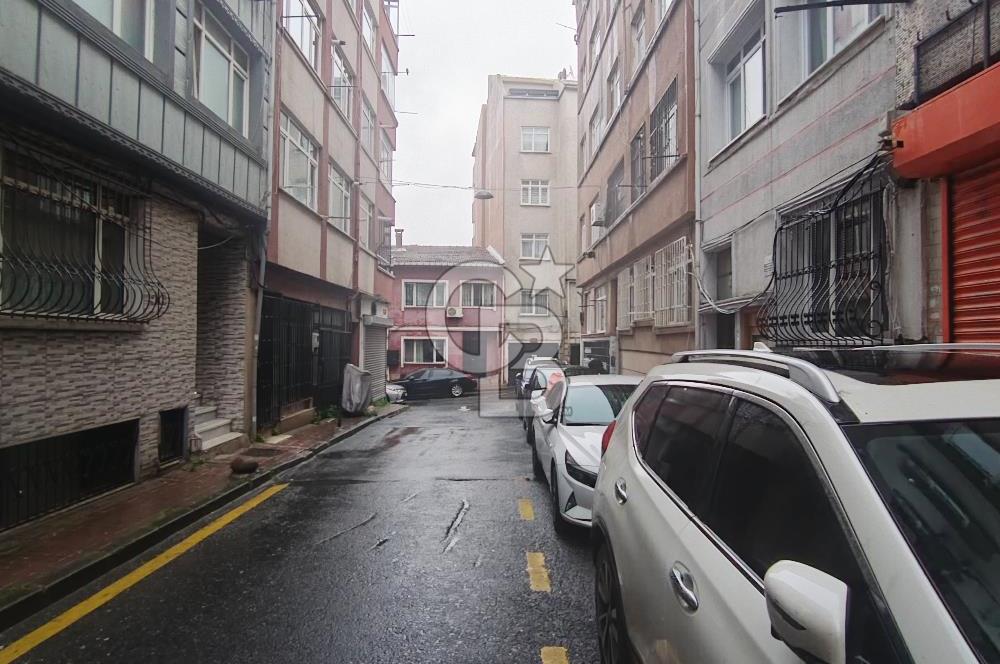 Şehremini de depolu kiralık dükkan 