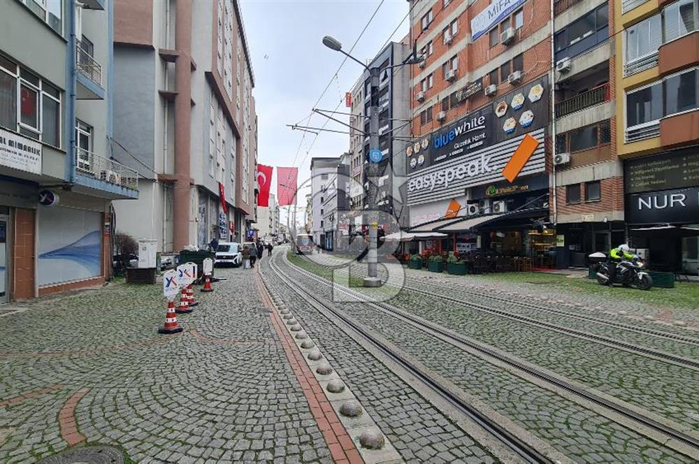 İZMİT MERKEZDE KURUMSALA UYGUN 200m² PRESTİJLİ KİRALIK MAĞAZA