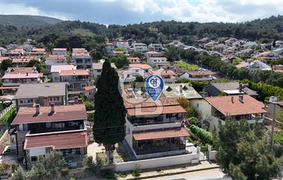 Urla Şirinkent'te Öztuncer Sitesinde Satılık 5+2 Villa