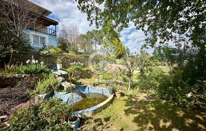 972 m² Bahçede Bağımsız Girişli 3 Katlı Müstakil Ev