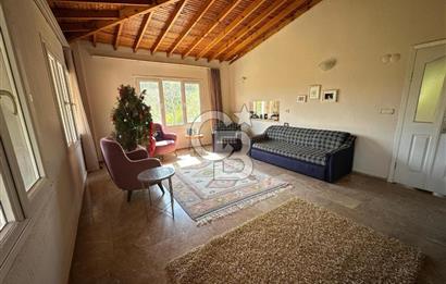 972 m² Bahçede Bağımsız Girişli 3 Katlı Müstakil Ev