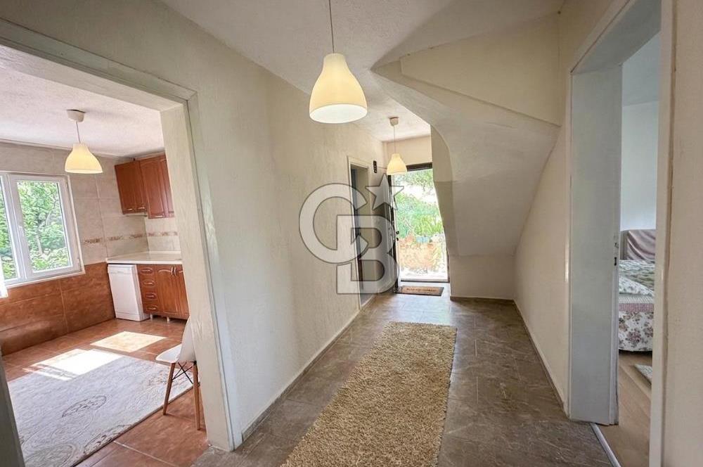 972 m² Bahçede Bağımsız Girişli 3 Katlı Müstakil Ev