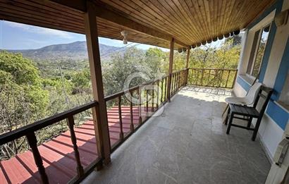 972 m² Bahçede Bağımsız Girişli 3 Katlı Müstakil Ev