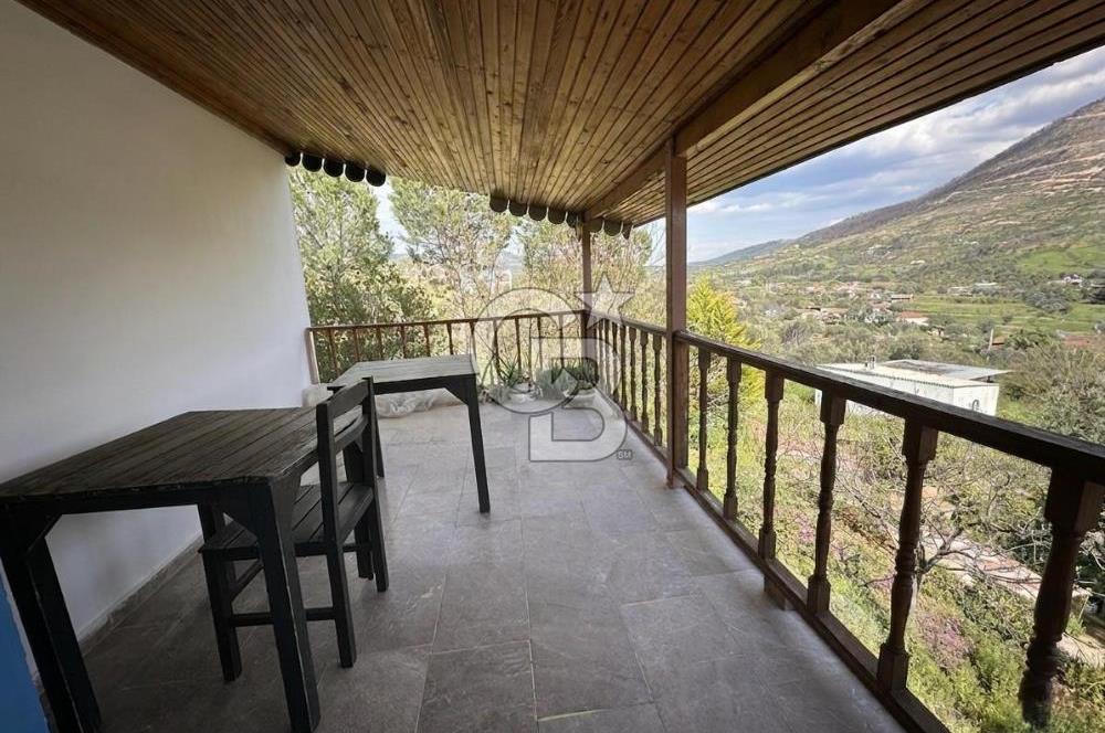 972 m² Bahçede Bağımsız Girişli 3 Katlı Müstakil Ev