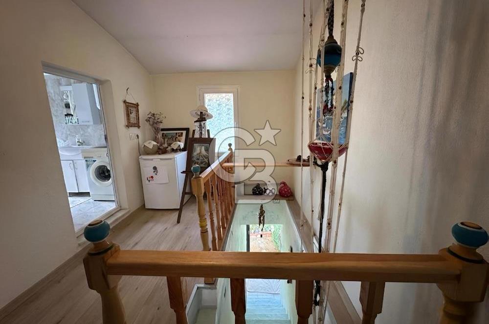 972 m² Bahçede Bağımsız Girişli 3 Katlı Müstakil Ev