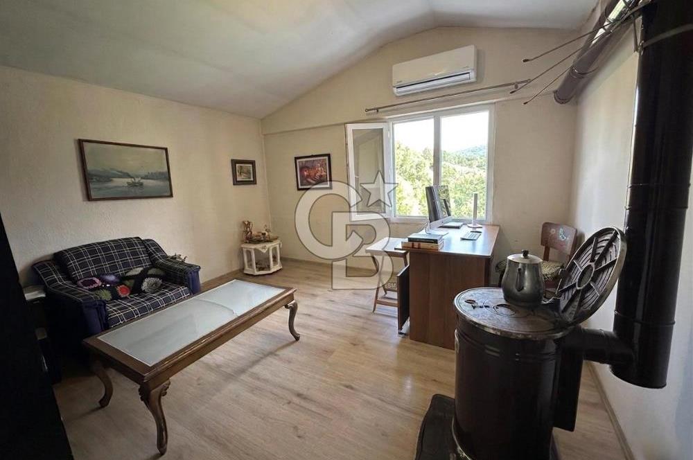 972 m² Bahçede Bağımsız Girişli 3 Katlı Müstakil Ev