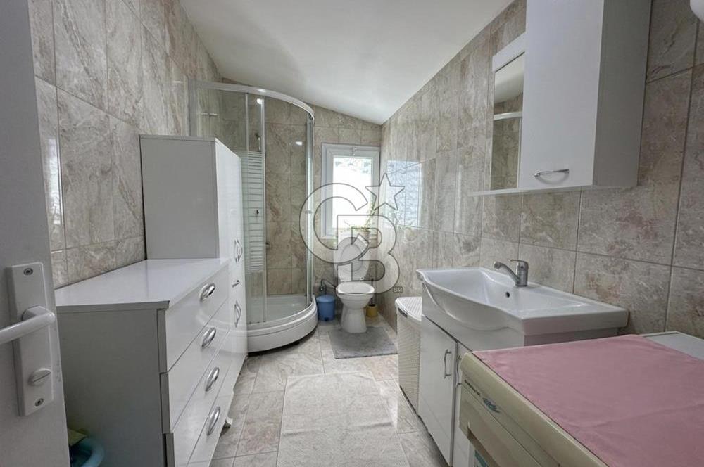 972 m² Bahçede Bağımsız Girişli 3 Katlı Müstakil Ev