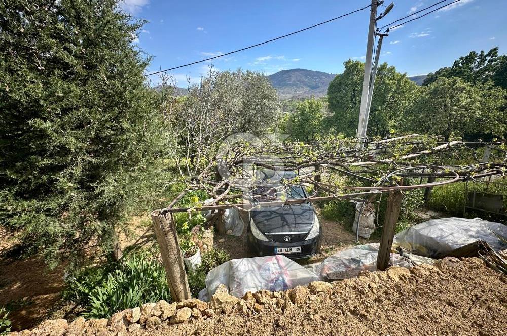 972 m² Bahçede Bağımsız Girişli 3 Katlı Müstakil Ev