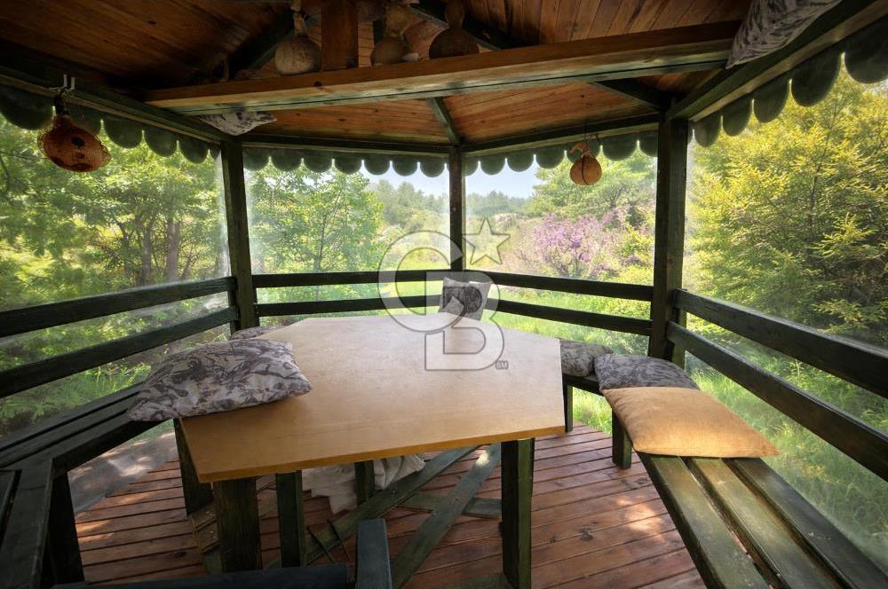 972 m² Bahçede Bağımsız Girişli 3 Katlı Müstakil Ev