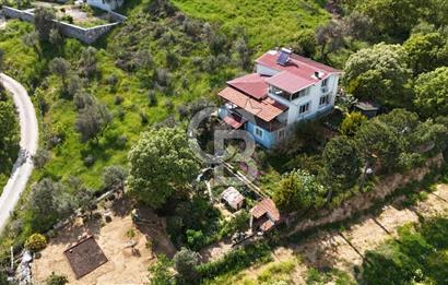 972 m² Bahçede Bağımsız Girişli 3 Katlı Müstakil Ev