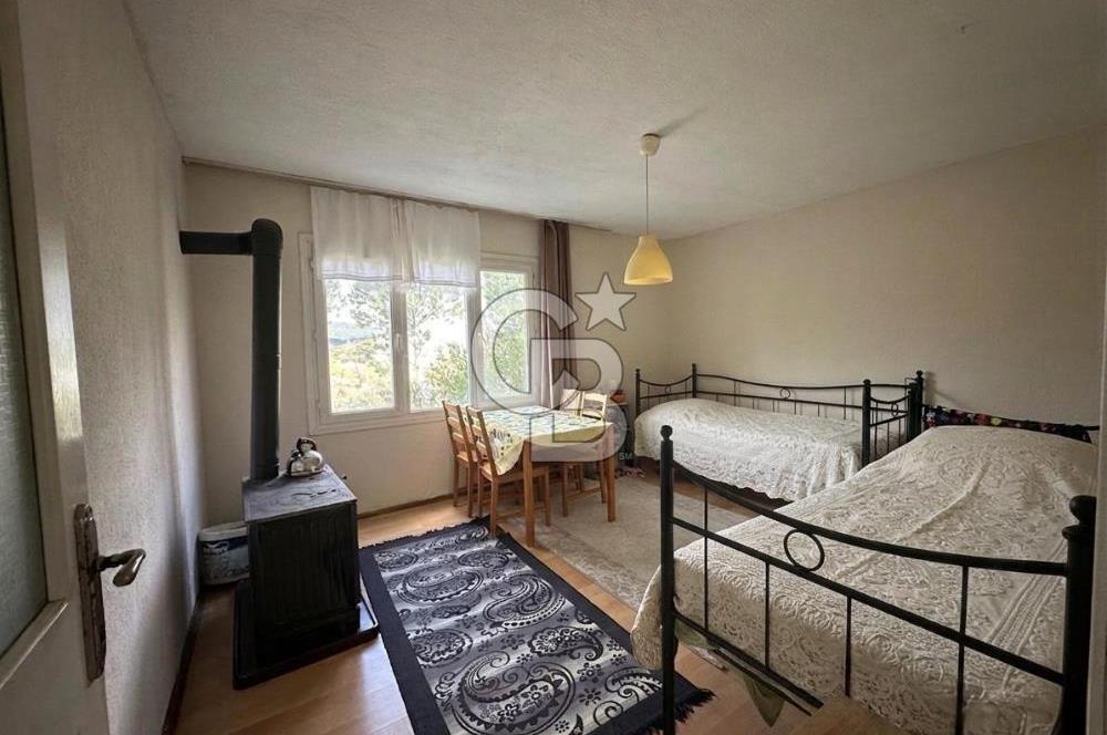 972 m² Bahçede Bağımsız Girişli 3 Katlı Müstakil Ev