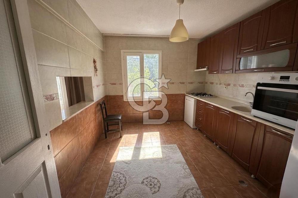 972 m² Bahçede Bağımsız Girişli 3 Katlı Müstakil Ev