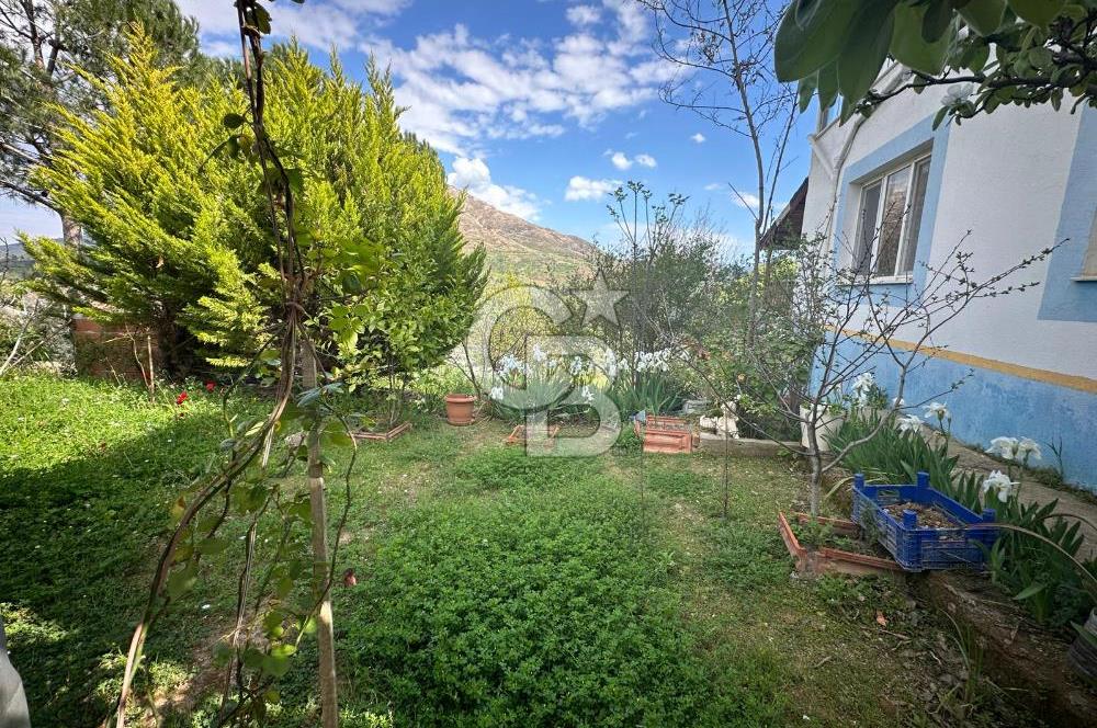 972 m² Bahçede Bağımsız Girişli 3 Katlı Müstakil Ev