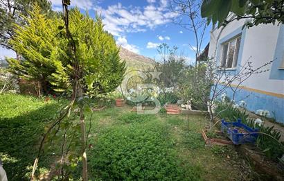 972 m² Bahçede Bağımsız Girişli 3 Katlı Müstakil Ev