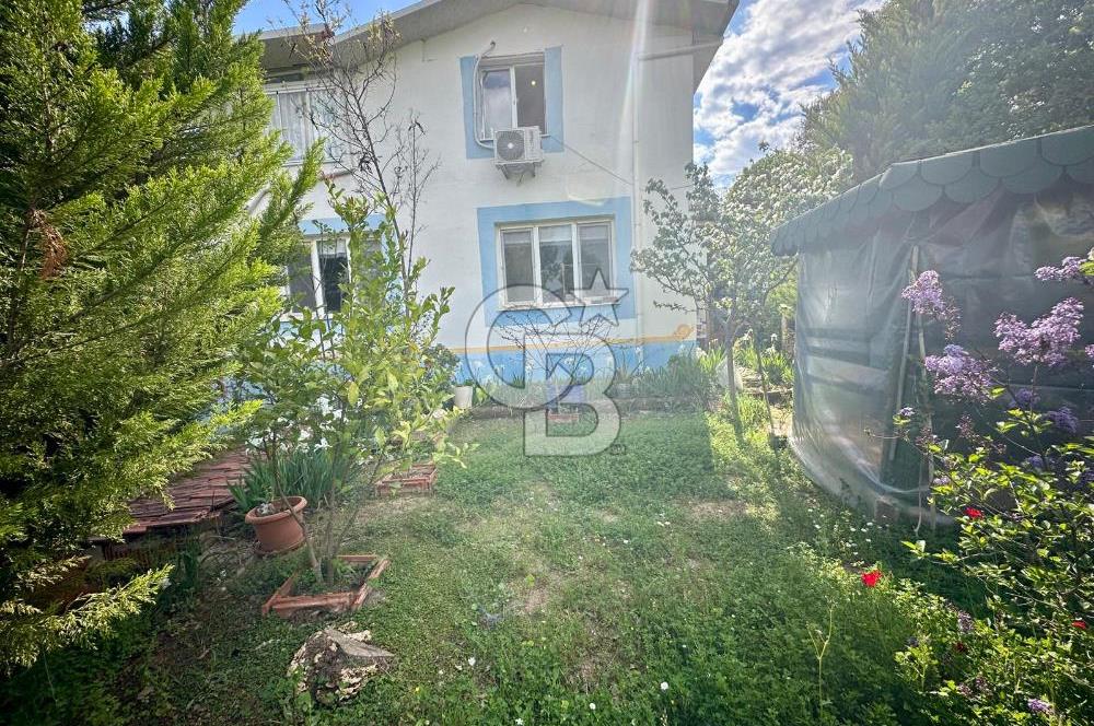 972 m² Bahçede Bağımsız Girişli 3 Katlı Müstakil Ev