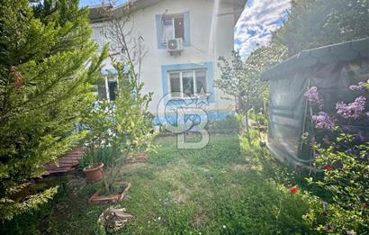 972 m² Bahçede Bağımsız Girişli 3 Katlı Müstakil Ev