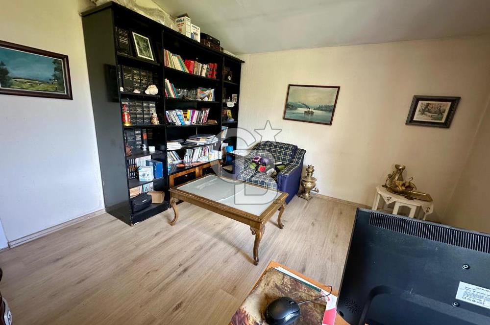 972 m² Bahçede Bağımsız Girişli 3 Katlı Müstakil Ev