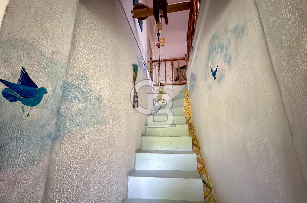 972 m² Bahçede Bağımsız Girişli 3 Katlı Müstakil Ev