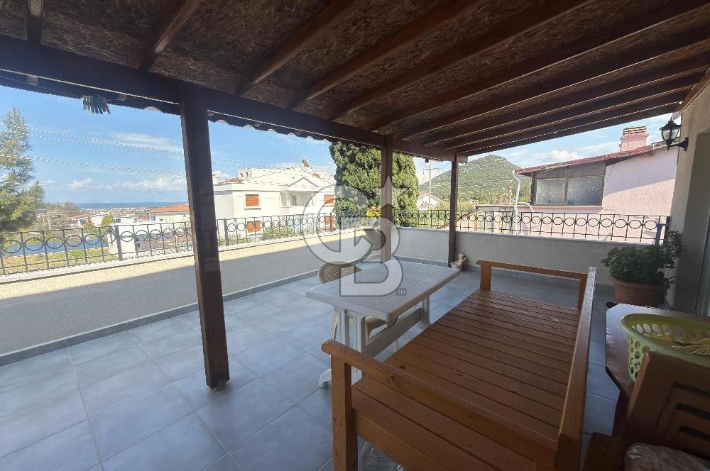 Urla Şirinkent'te Öztuncer Sitesinde Satılık 5+2 Villa