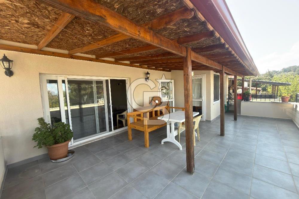 Urla Şirinkent'te Öztuncer Sitesinde Satılık 5+2 Villa