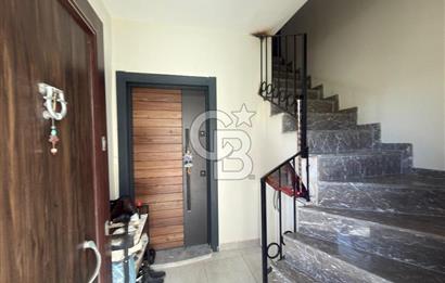 Urla Şirinkent'te Öztuncer Sitesinde Satılık 5+2 Villa