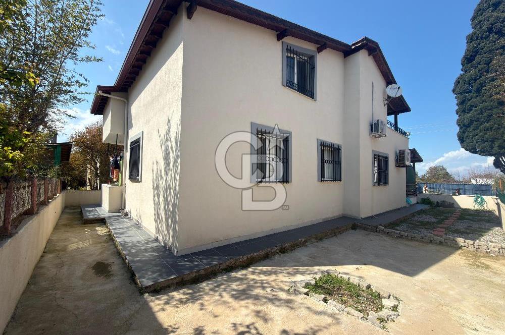 Urla Şirinkent'te Öztuncer Sitesinde Satılık 5+2 Villa