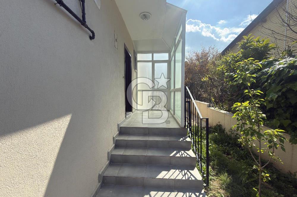 Urla Şirinkent'te Öztuncer Sitesinde Satılık 5+2 Villa