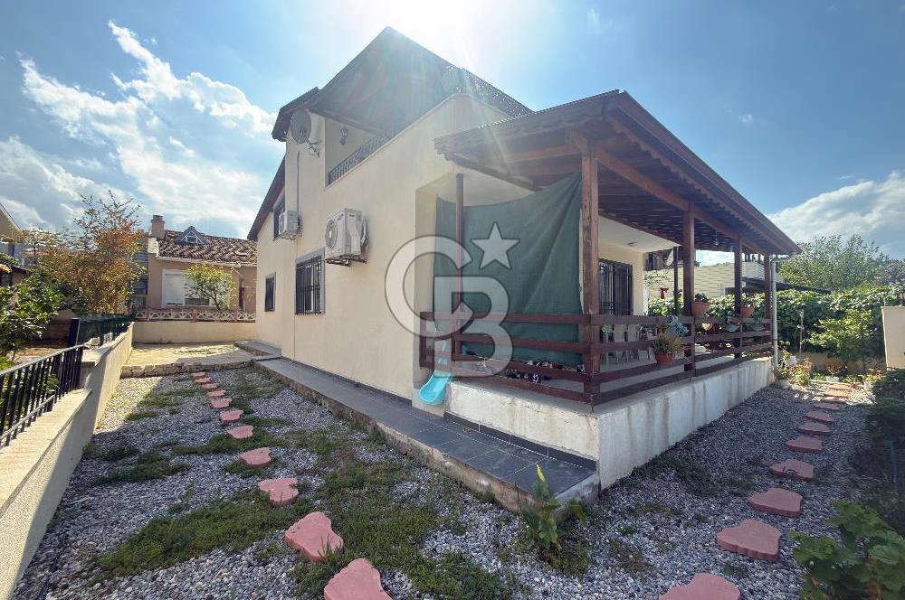 Urla Şirinkent'te Öztuncer Sitesinde Satılık 5+2 Villa
