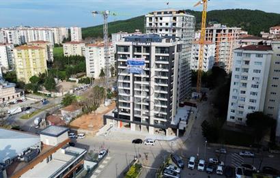 UĞURMUMCU ÖZINANLAR CITY PROJESİNDE KİRALIK GENİŞ 2+1 DAİRE