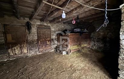 BAYRAMİÇ YAYLACIK KÖYÜNDE DOĞA İLE İÇ İÇE SATILIK BAHÇELİ TAŞ EV