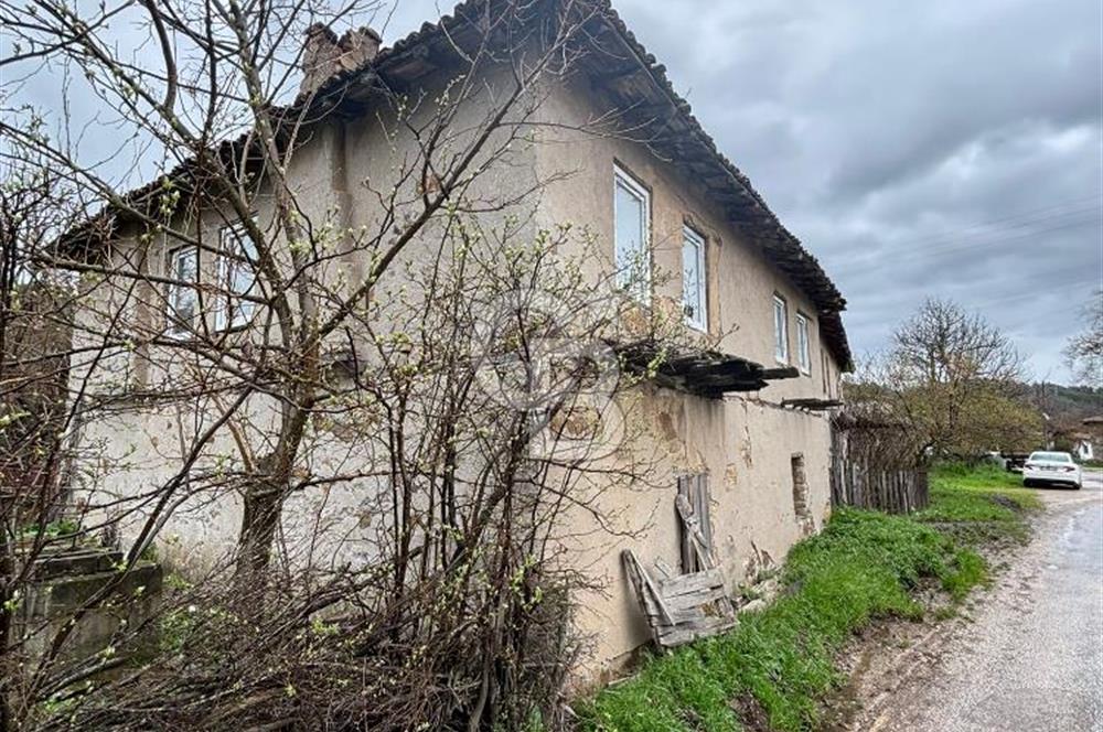 BAYRAMİÇ YAYLACIK KÖYÜNDE DOĞA İLE İÇ İÇE SATILIK BAHÇELİ TAŞ EV