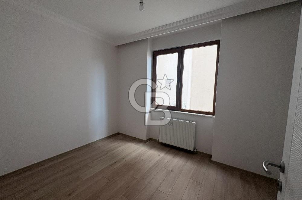 KARTAL KARLIKTEPE KATTA TEK SATILIK 3+1 DAİRE