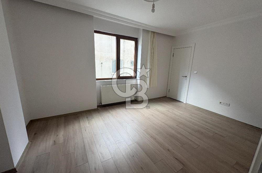 KARTAL KARLIKTEPE KATTA TEK SATILIK 3+1 DAİRE