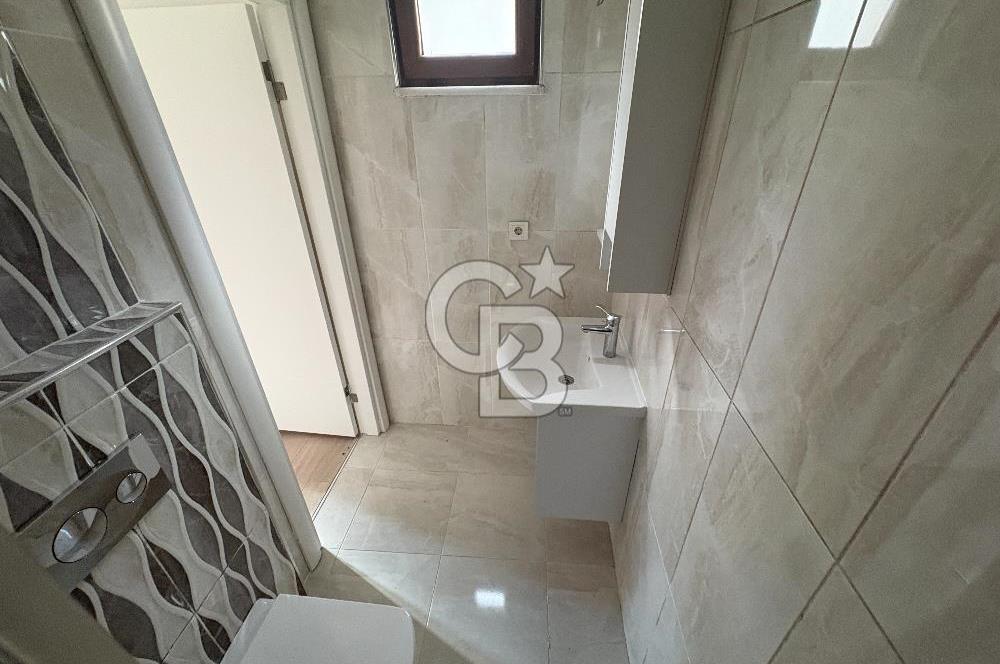 KARTAL KARLIKTEPE KATTA TEK SATILIK 3+1 DAİRE