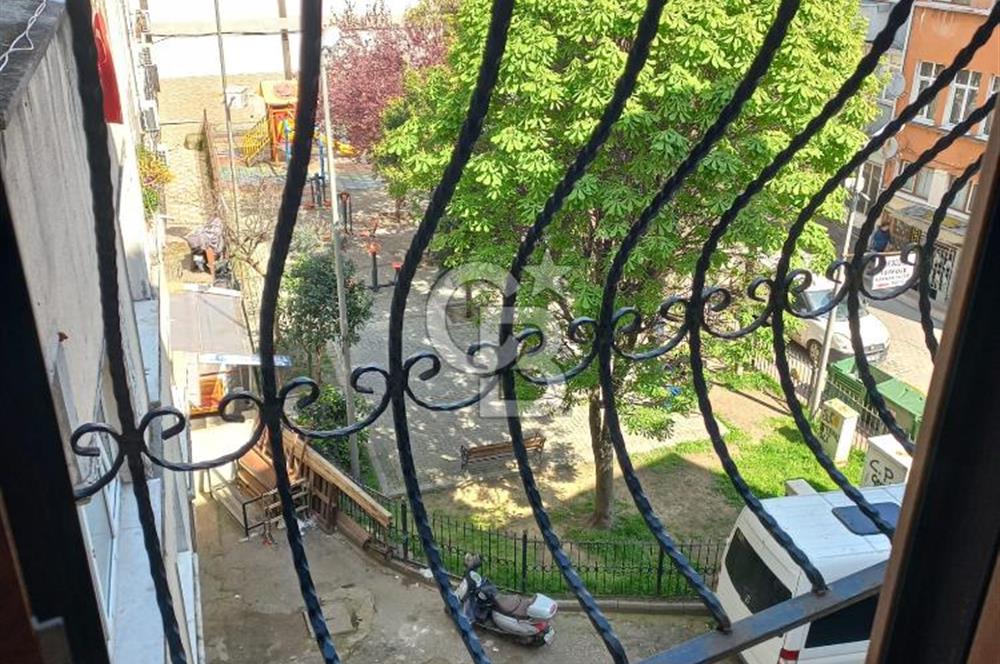 Fatih Ana Cadde Üzeri Satılık 2+1 Eşyalı Daire