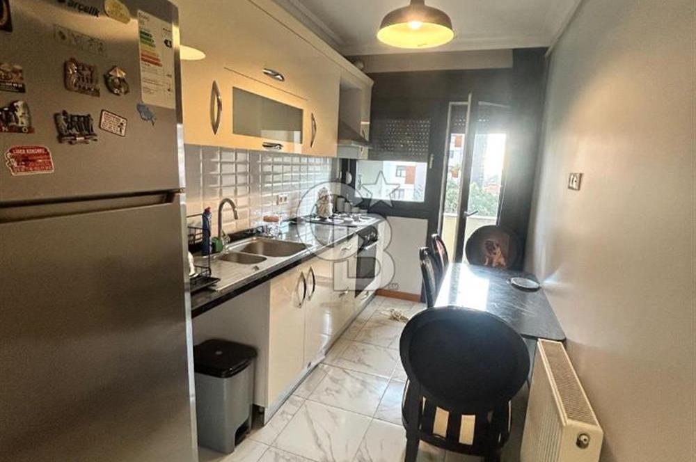 Kızıltoprak'ta genç binada eşyalı 2+1 daire