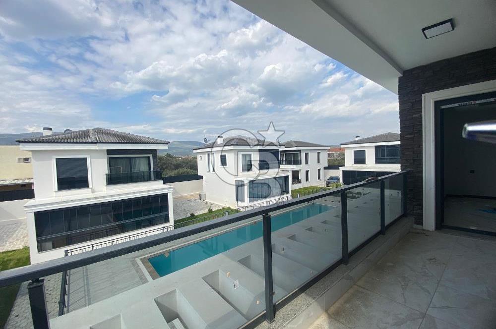 MENEMEN EMİRALEM'DE  6+1 TRİPLEX SİTE İÇİ HAVUZLU VİLLA