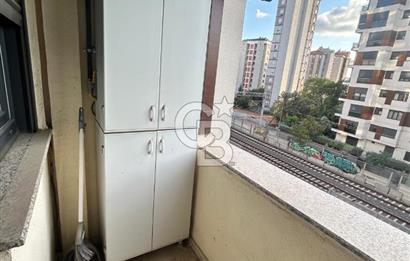 Kızıltoprak'ta genç binada eşyalı 2+1 daire