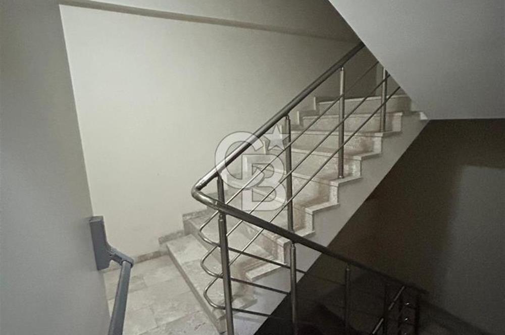 Kızıltoprak'ta genç binada eşyalı 2+1 daire